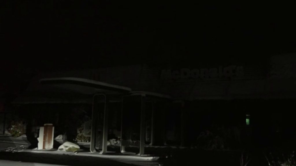 Tempête Caetano : en Normandie, des quartiers entiers privés d'électricité
La Normandie est la région la plus touchée par la tempête Caetano. Dans la journée de jeudi 21 novembre, les chutes de neige et les rafales ont provoqué de nombreuses coupures de courant.
