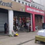 Fusillade à Poitiers : la traque du suspect se poursuit
Trois jours après la fusillade mortelle à Poitiers, jeudi 31 octobre, les enquêteurs sont toujours à la recherche du tireur présumé, un homme de 25 ans connu pour trafic de stupéfiants et impliqué dans une affaire de détention d'armes à Marseille.
