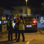 Haute-Savoie : une mère recherchée après un triple infanticide
Trois enfants vivant à Taninges en Haute-Savoie ont été retrouvés morts. Tous portaient des blessures infligées par une arme blanche. C’est le père qui a retrouvé les corps, la mère, décrite comme dépressive, est introuvable.
