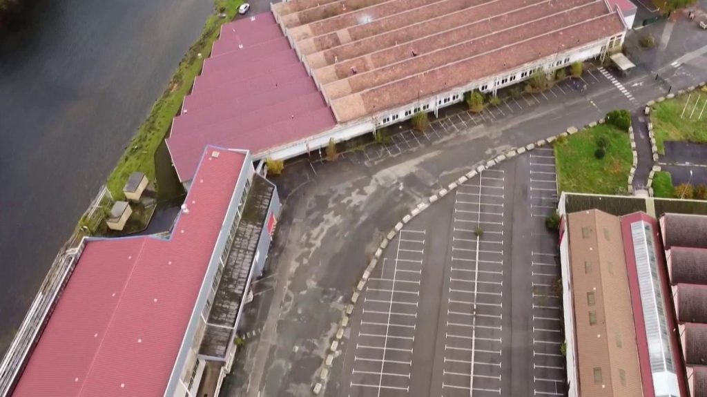 Panneaux solaires : une méga usine chinoise s’implante dans le Doubs
Une giga usine de panneaux photovoltaïques : c’est l’annonce faite hier soir par un groupe chinois qui a choisi la petite commune de Mandeure (Doubs) pour ce projet colossal, situé à l’endroit même où furent fabriqués les premiers vélos Peugeot.