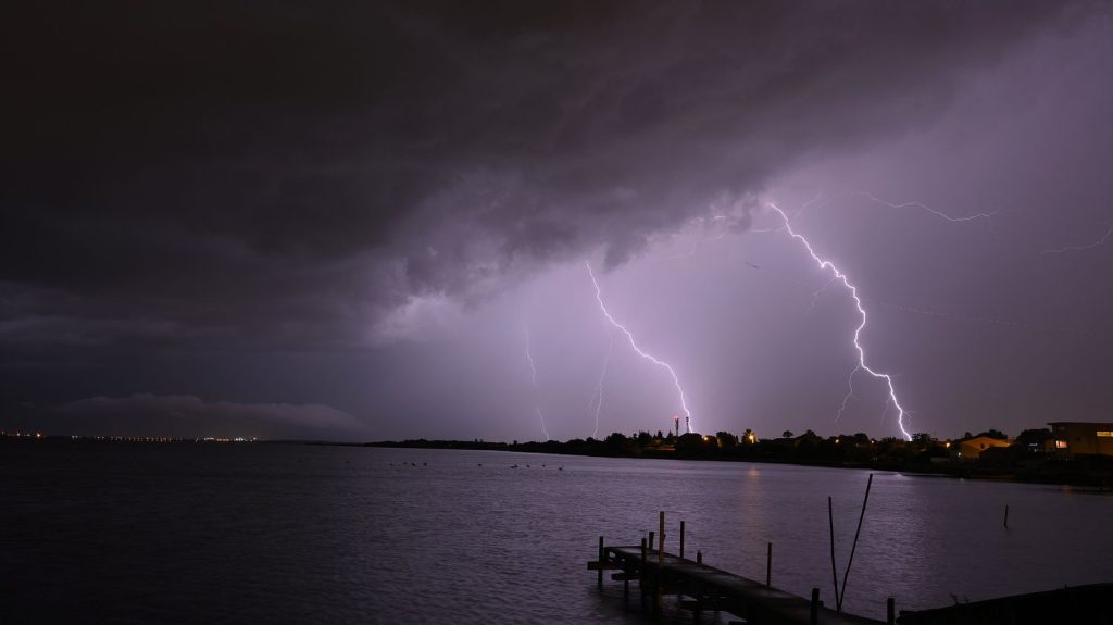 L'Aude et l'Hérault sont placés en vigilance orange "pluie-inondation" et "orages"
Des orages "parfois forts et accompagnés de fortes pluies" vont éclater à partir de vendredi en fin de journée.