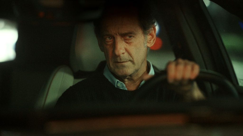 "Le Choix" : l'incroyable performance de Vincent Lindon, seul en scène dans un film tendu comme un arc signé Gilles Bourdos
L'acteur, seul dans le huis clos d'une voiture pendant tout le film, parvient malgré la radicalité d'une mise en scène ascétique, à nous tenir en haleine de bout en bout.