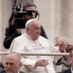 Pape François : pour la première fois, le souverain pontife se rendra en Corse
Le 15 décembre prochain, pour son 47e voyage, le pape se rendra en Corse. C'est une première historique, une semaine après l'ouverture de Notre-Dame de Paris où il ne se rendra pas.
