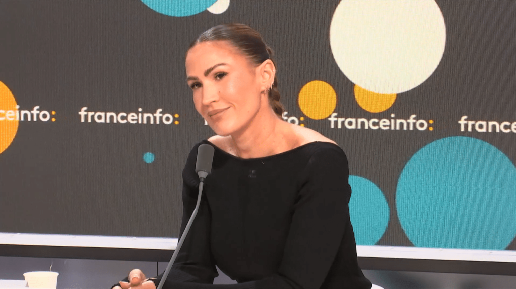 "Je voulais montrer qui je suis" : Vitaa se dévoile dans "Je m’appelle Charlotte" sur TMC
La chanteuse, sacrée meilleure artiste francophone aux derniers NRJ Music Awards, a ouvert les portes de son intimité pendant deux ans.