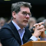 Mercosur : la France "doit trouver des alliés" pour "bloquer" cet accord parce que le vote "sera extrêmement serré", prévient l'eurodéputé Pascal Canfin
Au Parlement européen, le vote sur le traité de libre-échange entre l'UE et le Mercosur "se jouera à quelques voix", prévient Pascal Canfin, député européen Renew Europe.