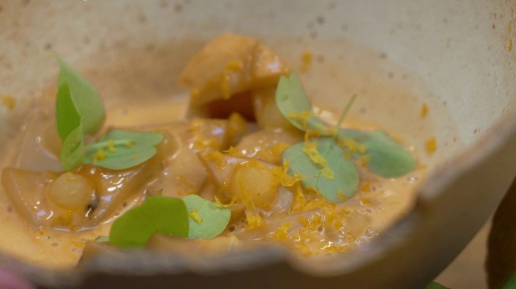 Gastronomie : le yuzu offre un zeste d’Asie au Pays basque
Depuis quelques années, le yuzu a débarqué en force dans nos assiettes. Il s’agit d’un agrume entre le citron et la mandarine qui vient d’Asie. Ils en poussent à présent au Pays basque.