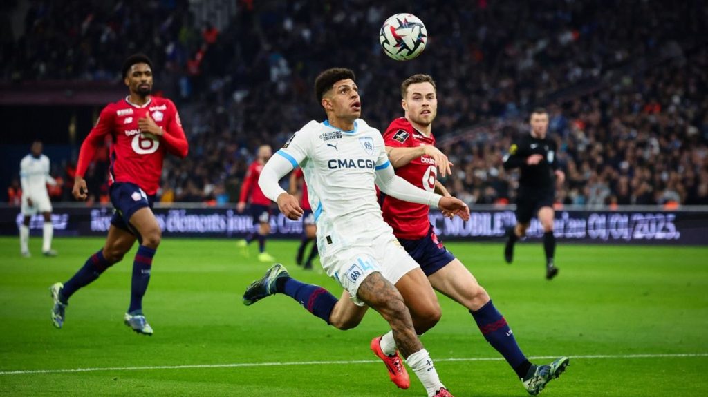 Coupe de France : un choc OM-Lille, le petit poucet Espaly face au PSG... Le tirage au sort complet des 16es de finale
Plusieurs clubs de Ligue 1 s'affronteront en seizièmes de finale, avec des matchs entre Marseille et Lille, Reims et Monaco, ainsi que Brest et Nantes.