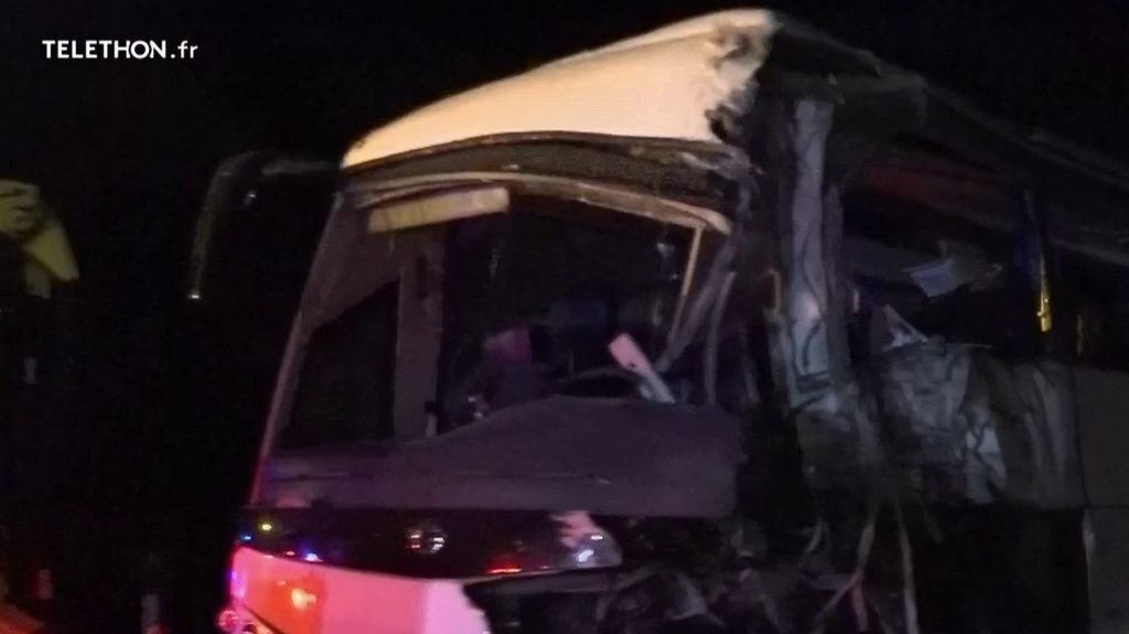 Pyrénées-Orientales : au moins deux personnes sont décédées dans un accident de car
Un accident de car dans les Pyrénées-Orientales a fait au moins deux morts et sept blessés en urgence absolue, dimanche 1er décembre. Huit autres blessés sont en urgence relative.