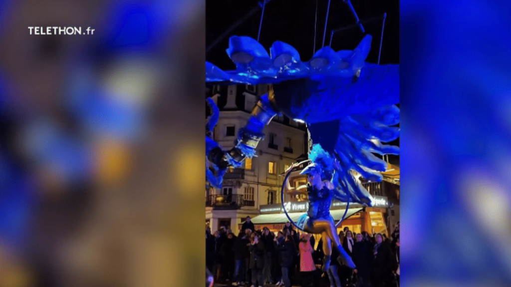 Normandie : un char s'effondre sur le public lors d'une parade de Noël
Samedi 30 novembre, un char lors d’une fête d’avant Noël a chuté dans les rues de Trouville, dans le Calvados. 13 personnes ont été blessées.