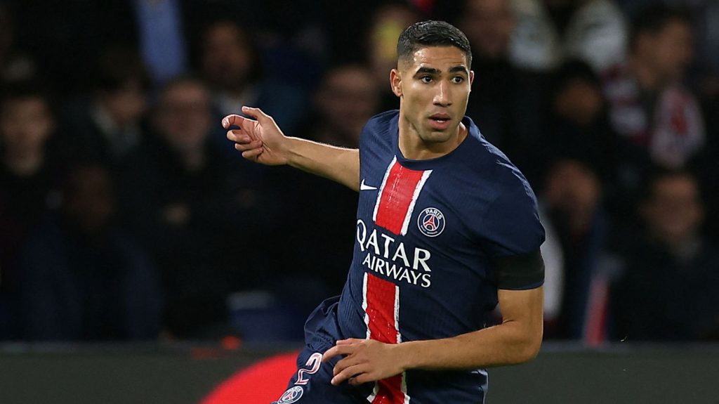 Salzbourg-PSG : à Paris, le nouveau patron s'appelle Achraf Hakimi
Doublement décisif contre Salzbourg, mardi, le défenseur marocain confirme sa prise d'importance au sein d'une équipe parisienne en reconstruction.
