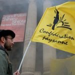 Crise agricole : cinq agriculteurs de la Confédération paysanne qui manifestaient à Paris devant le Grand Palais placés en garde à vue
Quatre hommes et une femme ont été interpellés. Une délégation d'agriculteurs se rend au commissariat du 5e arrondissement de Paris.