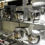 Cinq questions sur la lourde amende infligée à 12 géants de l'électroménager qui se sont entendus pour "maintenir des prix élevés"
Ces entreprises, parmi lesquelles figurent notamment Darty, Whirlpool ou Electrolux, ont été sanctionnées par l'Autorité de la concurrence pour avoir mis en place de tels systèmes entre février 2007 et décembre 2014.