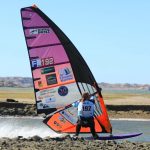 :
Vidéo
Antoine Albeau pulvérise son record du monde de vitesse en planche à voile et se rapproche des 100 km/h
A 52 ans, le Français a battu, dimanche en Namibie son propre record pour atteindre les 99,06 km/h..