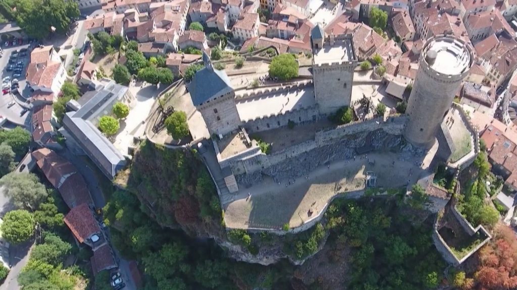 Ariège : les gardiens de la tradition perdurent dans la ville médiévale de Foix
Le 13 Heures en week-end vous emmène à la découverte de la ville de Foix dans l’Ariège pour un voyage hors du temps.