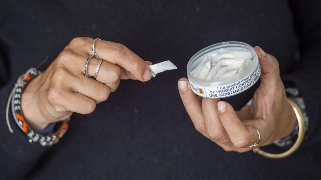 :
Podcast
Pouches à l'arsenic, port du voile et apprentissage, Muse au Hellfest : ça dit quoi ce 10 décembre ?
Ce mardi 10 janvier, une étude pointe les fortes quantités d'arsenic contenues dans les sachets de nicotine aromatisés, le port du voile réduit de 80% les chances d'obtenir un entretien pour un apprentissage et le Hellfest a dévoilé une partie de sa programmation, avec un nouveau venu !