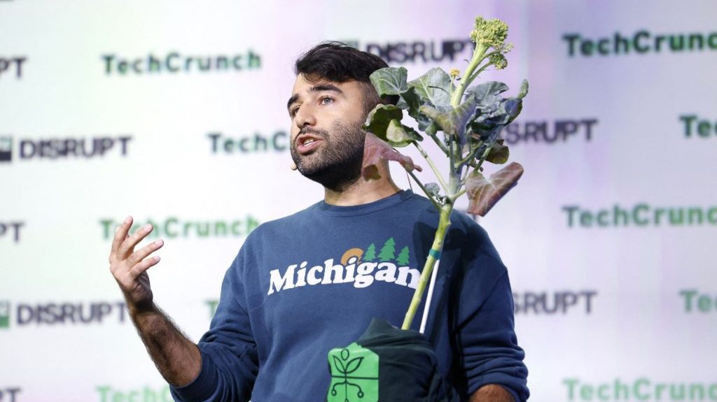 La start-up Avalo veut révolutionner l'agriculture avec l'intelligence artificielle, mais sans manipulation génétique
En accélérant la création de nouvelles plantes au moyen de l'intelligence artificielle, la start-up prétend pouvoir développer des espèces plus résistantes et plus faciles à cultiver. Moyen de faire face, selon elle, aux enjeux du dérèglement climatique qui menace les agriculteurs.