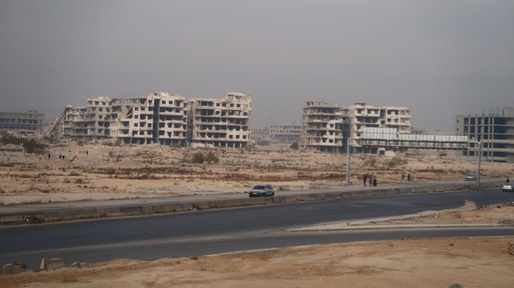 :
Podcast
Crimes de Bachar al-Assad, créateurs de contenus et succès européen pour Brest et Lille : ça dit quoi ce 12 décembre ?
Ce jeudi 12 décembre, le départ de Bachar al-Assad de Syrie permet de récupérer des preuves des crimes du régime, les créateurs de contenus pèsent de plus en plus dans l'économie française et en Ligue des Champions, Brest et Lille vivent un miracle européen.