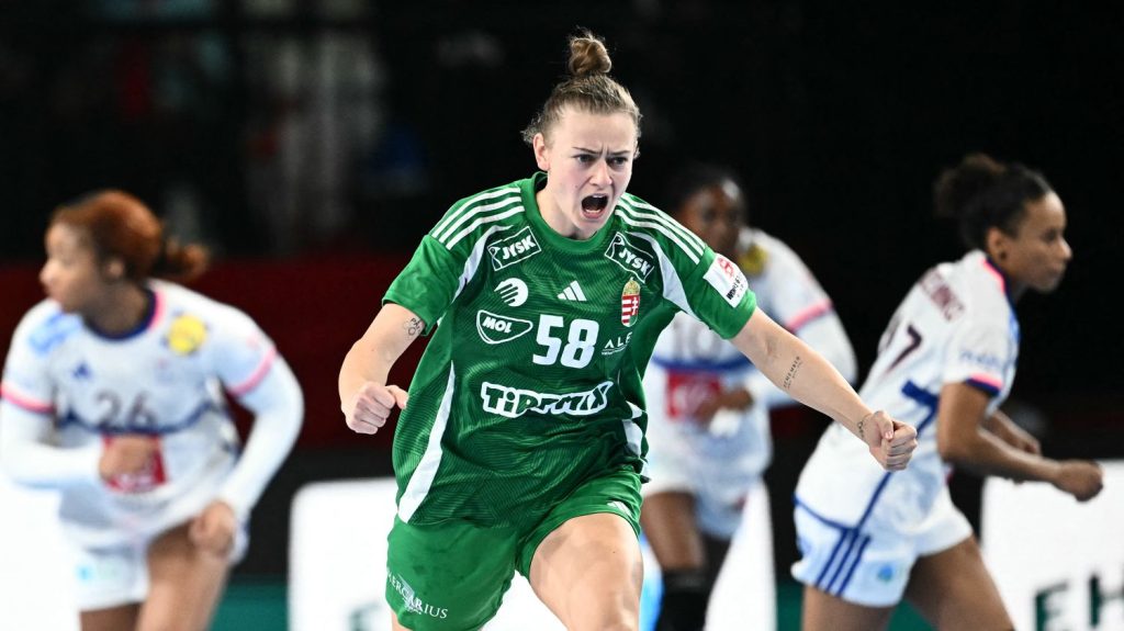 France-Hongrie : les Bleues s'inclinent d'un petit but et échouent au pied du podium... Revivez la petite finale de l'Euro de handball
Défaite contre le Danemark en demi-finales (24-22), l'équipe de France s'est de nouveau inclinée lors de la petite finale face à la Hongrie, dimanche (25-24). Elles terminent l'Euro à la quatrième place comme lors de l'édition précédente.