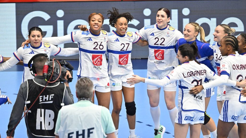 Euro de handball : déjà qualifiées pour les demi-finales, les Bleues s'imposent face aux Hongroises et terminent premières de leur groupe
Les Françaises ont été poussées dans leurs retranchements par les Hongroises, mardi, mais ont su trouver les ressources nécessaires pour s'imposer 30-27.