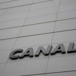 Télévision : quatre questions sur le retrait de Canal+ de la TNT
Une fois que Canal+ se sera retiré de la TNT en juin 2025, comme annoncé jeudi 5 décembre, qu'est-ce qui va changer pour ses abonnés et le cinéma français ?