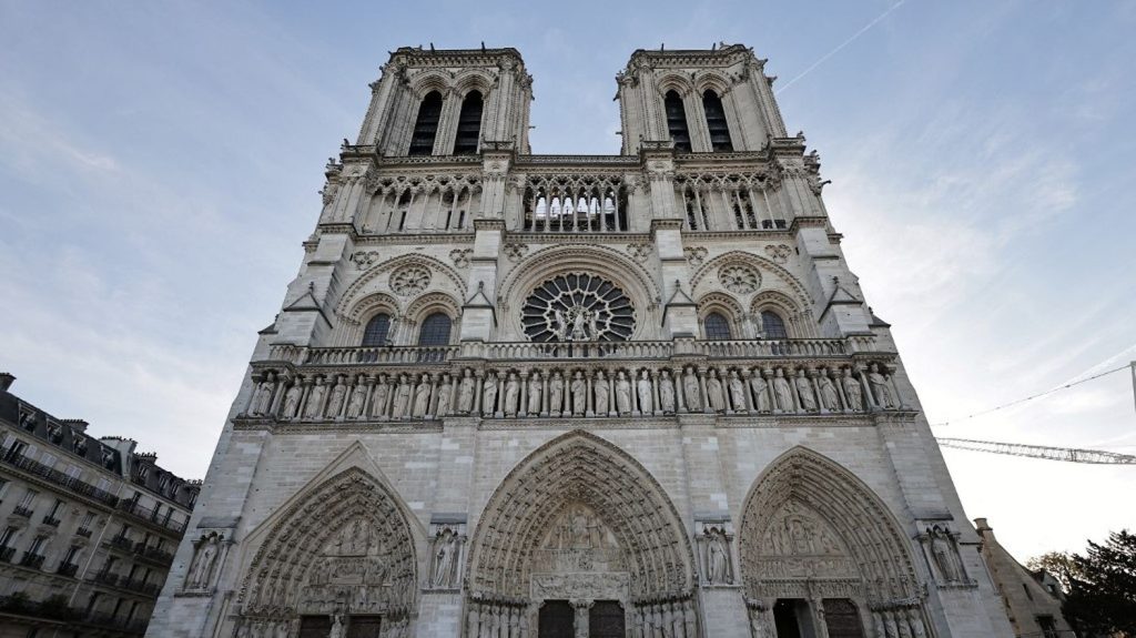 Clara Luciani, des maîtres du classique et un DJ français attendus pour la réouverture de Notre-Dame
Clara Luciani, Vianney, une pléiade de stars du classique et un DJ français sont les têtes d'affiche du concert de réouverture de Notre-Dame de Paris, le 7 décembre.