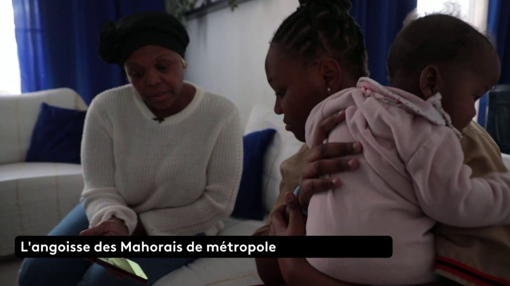Cyclone Chideo à Mayotte : l'angoisse des Mahorais de métropole
Les jours passent et l'angoisse monte dans la communauté mahoraise en métropole. Il est quasiment impossible pour eux de joindre les proches présents à Mayotte.