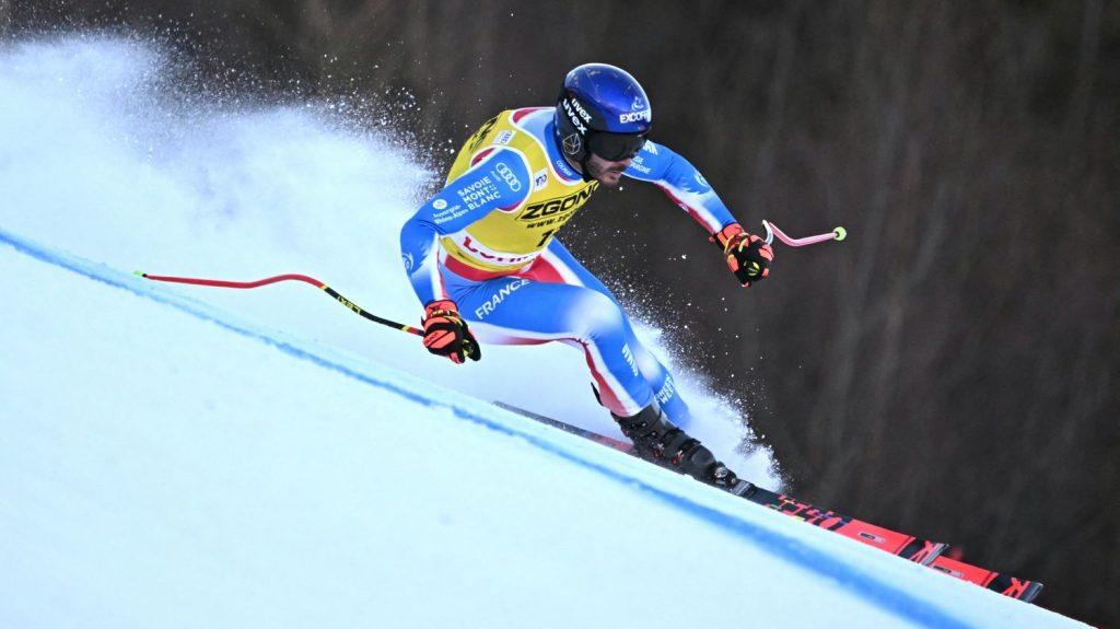 Ski alpin : victime d'une violente chute lors d'un entraînement à Bormio, Cyprien Sarrazin est conscient mais est gardé en "réanimation neurologique"
Victime d'une chute en préparation de la descente de Bormio en Coupe du monde, le Français a été, vendredi, évacué en hélicoptère.