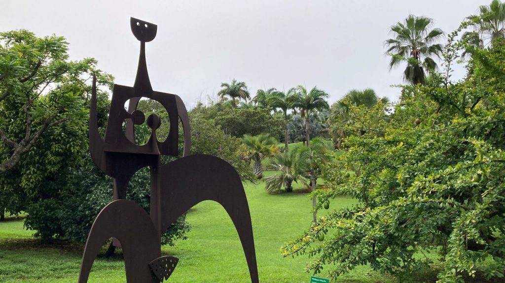 À la Martinique, l'Habitation Clément conjugue histoire et art contemporain dans un décor exceptionnel
Pendant les fêtes de fin d'année, certains vacanciers vont profiter du soleil en Martinique. L'occasion rêvée pour visiter ce grand domaine, un site étonnant dédié au rhum et à l'art contemporain.
