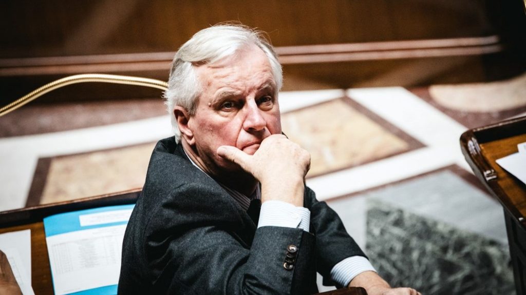 :
Podcast
Démission de Michel Barnier, grève à l'école et les toits de Paris à l'honneur : ça dit quoi ce 5 décembre ?
Ce jeudi 5 décembre, Michel Barnier doit remettre sa démission au président, la fonction publique se mobilise malgré la chute du gouvernement et le métier de couvreur-zingueur a été inscrit au patrimoine culturel immatériel de l'Unesco.
