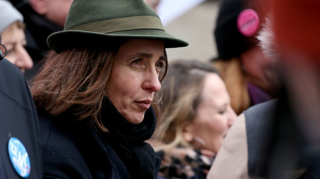 Allocution d'Emmanuel Macron : "Il est encore et toujours dans le déni", déplore la patronne de la CGT Sophie Binet
"Tout le monde est responsable de tout à part lui. C’est quand même assez incroyable", s'exclame la responsable syndicale.