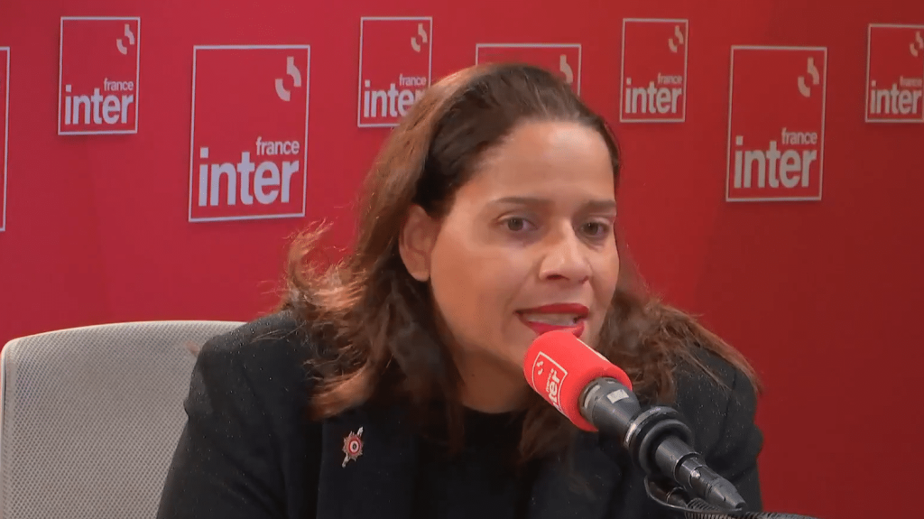 Mayotte : la députée Estelle Youssouffa dénonce une "communication" gouvernementale "d'une rare obscénité"
L'élue mahoraise accuse le nouveau Premier ministre François Bayrou et le gouvernement démissionnaire de faire de la "petite tambouille parisienne" alors que Mayotte est dans "une grande détresse humanitaire".
