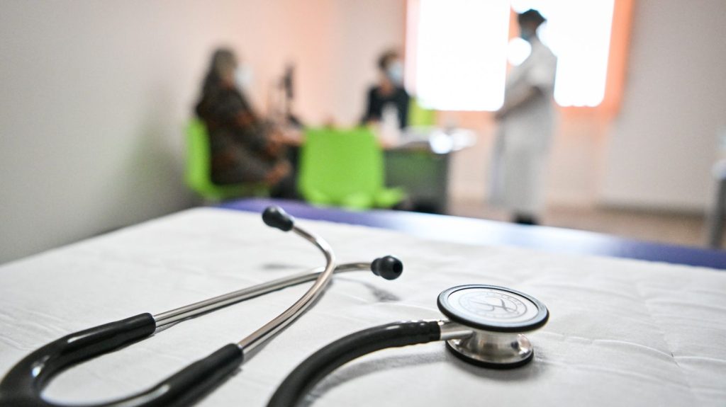 Santé : un Francilien sur trois a déjà renoncé à se soigner pour des raisons financières
Plus de la moitié des Franciliens peine également à accéder à un médecin généraliste, révèle le baromètre de l'Agence régionale de santé, consulté en exclusivité par France Bleu Paris.