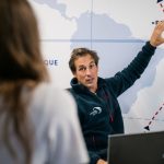 :
Interview
"On est comme des aiguilleurs des mers" : le quotidien d'Hubert Lemonnier, directeur de course du Vendée Globe
La célèbre course à la voile n'est pas si solitaire. Plusieurs professionnels restés à terre sont mobilisés jusqu'à l'arrivée. Avec son équipe de quatre personnes, Hubert Lemonnier s'assure que la compétition se déroule sous les meilleurs auspices.
