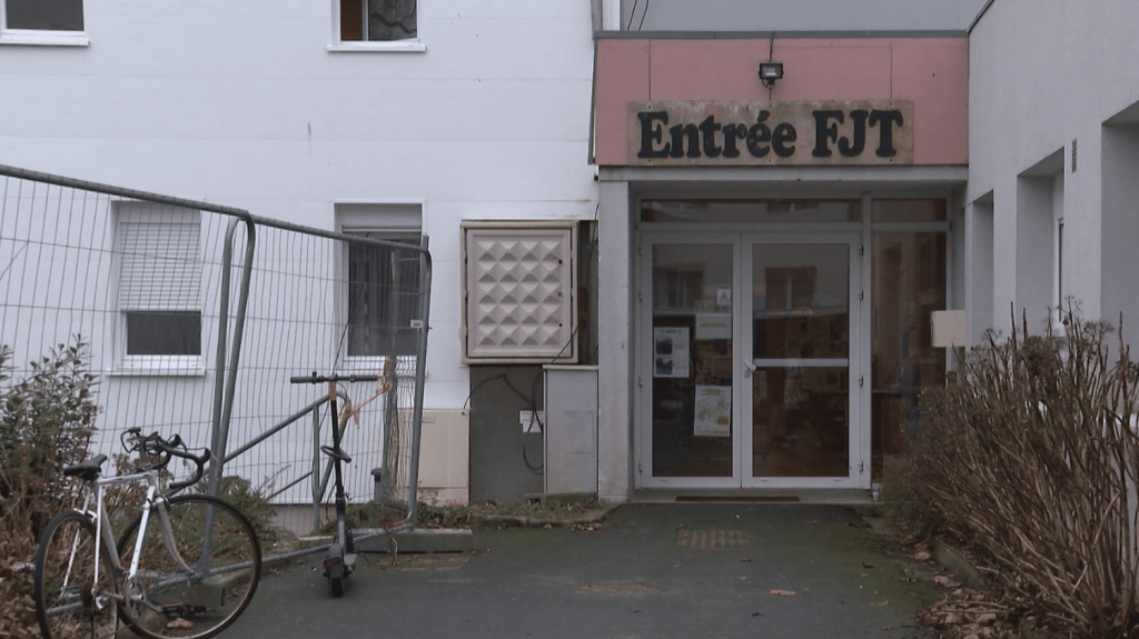 :
Vidéo
Disparition de Morgane : écroué pour viol, le suspect a changé sa version des faits au bout du quatrième interrogatoire
L’homme de 21 ans interpellé dans l’enquête sur la disparition de Morgane a été mis en examen et écroué pour viol et soustraction de mineure jeudi.