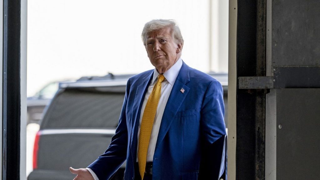 Réouverture de Notre-Dame de Paris : Donald Trump assistera à la cérémonie samedi
Une cinquantaine de chefs d'Etat et de gouvernement sont attendus pour la réouverture de la cathédrale au public.