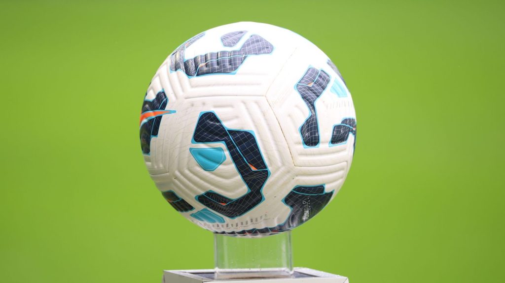 Coupe de France : le Tours FC est éliminé après l'annulation du match contre Lorient en raison de "manquements d'organisation"
Le club de football tourangeau est menacé de liquidation judiciaire. Son entraîneur se dit "en colère" et "énormément déçu".