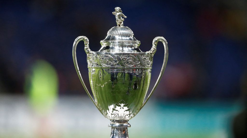 Coupe de France : un nouveau petit poucet, le FC Marmande, repêché après la disqualification de Vierzon
Le Mans FC a un nouvel adversaire pour les 32e de finales de la Coupe de France et n'affrontera pas le club de Vierzon. Le club du Cher a été disqualifié en raison d'un certificat médical non valable pour l'un de ses joueurs.