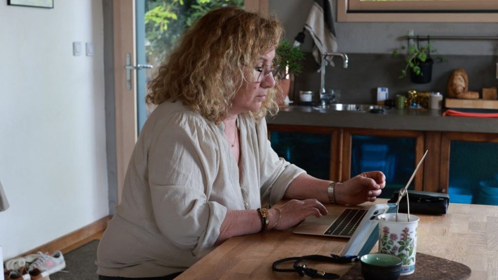 Plus des trois quarts des salariés à temps partiel sont des femmes, révèle une étude du ministère du Travail
Une note de la direction des études du ministère (Dares), publiée mercredi, précise que les femmes "évoquent plus souvent la nécessité de s'occuper d'enfants ou de proches".