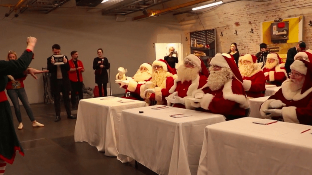 Royaume-Uni : visite guidée de l’école des Pères Noël
Direction un lieu secret de Londres, à l’école des Pères Noël. Une formation permet d’apprendre les rouages et les subtilités du métier.