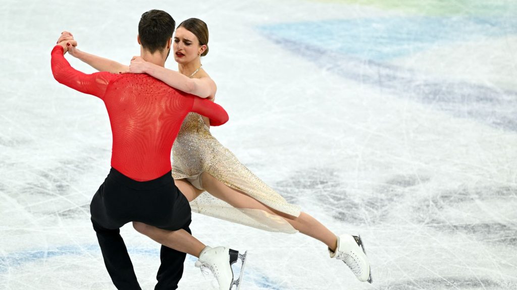 Patinage artistique : Gabriella Papadakis et Guillaume Cizeron, leur carrière en quatre grands moments
Le couple le plus titré de l'histoire du patinage artistique français a annoncé, mardi, mettre fin à leur carrière, laissant derrière lui une carrière riche en émotions.