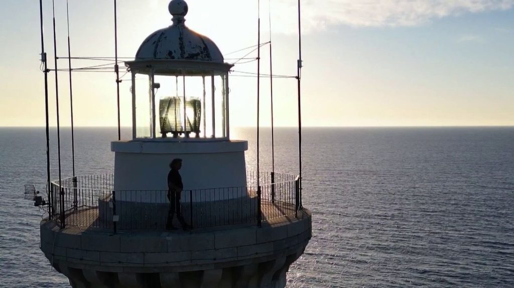 Croatie : rencontre avec l'un des derniers gardiens de phare de l'archipel de Zadar
Zvonimir Skvorcevic est l'un des derniers gardiens de phare dans l'archipel paradisiaque de Zadar, en Croatie. Il veille depuis vingt-quatre ans sur l'édifice de plus de 100 ans, qui guide les marins du monde entier.