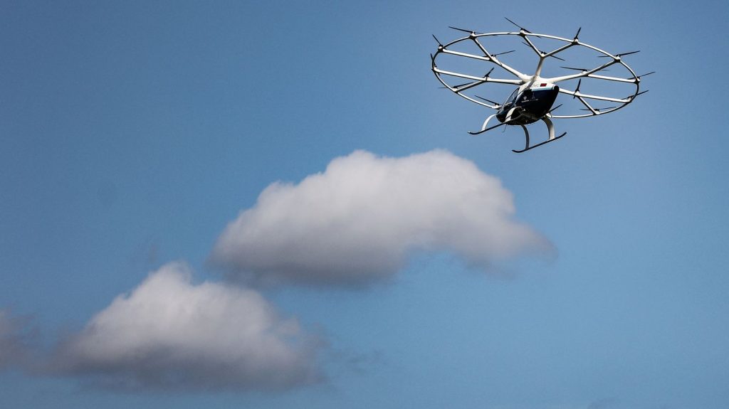 Taxis volants à Paris : le groupe ADP acte l'abandon de l'expérimentation en 2024
Après une décision du Conseil d'Etat mercredi, Aéroports de Paris acte l'impossibilité de mener des vols tests avant la fin de l'année.