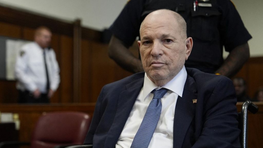 L'ex-producteur Harvey Weinstein hospitalisé après des "tests sanguins alarmants", selon son avocat
L'ancien magnat d'Hollywood, incarcéré à New York pour viol, souffre notamment de leucémie.