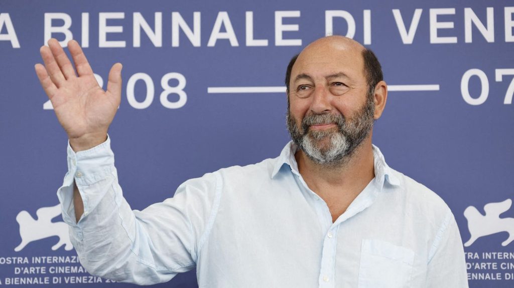 Kad Merad : "J'attends le prochain film !"
Tous les jours, une personnalité s'invite dans le monde d'Élodie Suigo. Mardi 3 décembre 2024 : l’humoriste, comédien et réalisateur Kad Merad. Il est à l’affiche du film d’Alexandra Leclère, "Les boules de Noël", aux côtés de Valérie Bonneton.