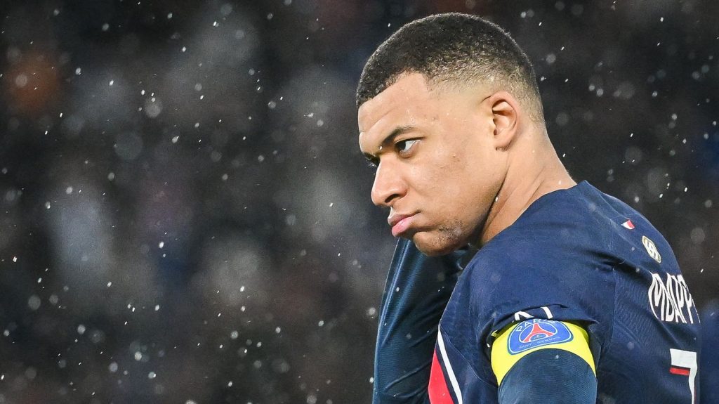 "Le PSG veut échapper aux règlements du football", tance l'avocate de Kylian Mbappé
Interrogée par L'Equipe, vendredi, Delphine Verheyden défend la légitimité du recours du joueur, qui réclame 55,4 millions de salaires et de primes impayés.