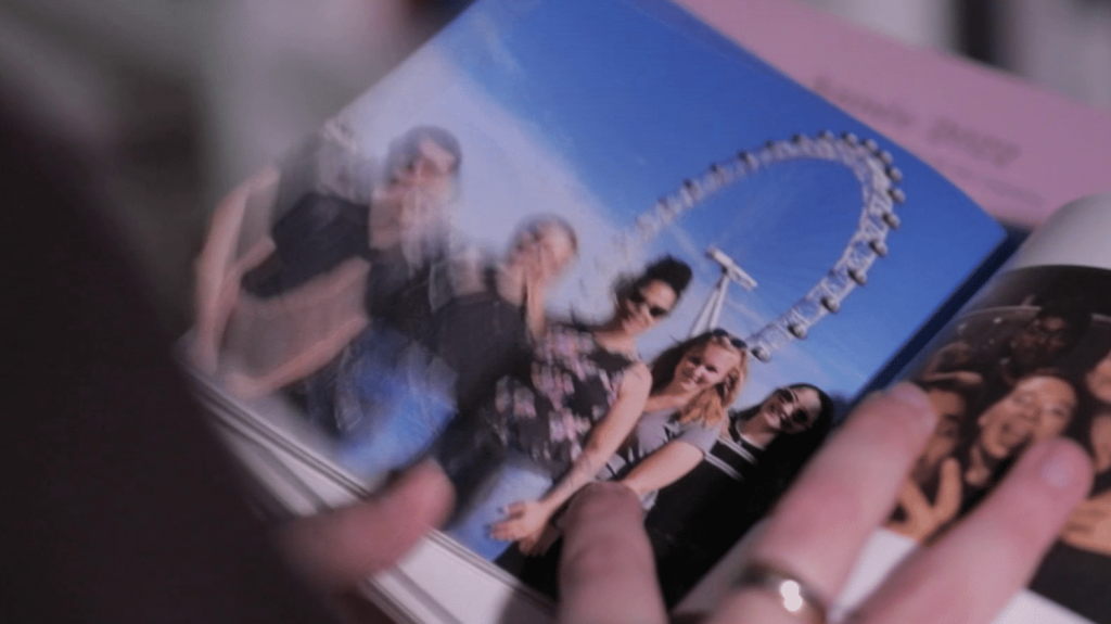 Loisirs : le livre-photo, renouveau de l'album souvenir
Que faire de toutes ces photos qui s'accumulent dans nos téléphones à la place des bons vieux albums ? La tendance séduit de plus en plus : le livre photo pour imprimer nos plus beaux clichés.