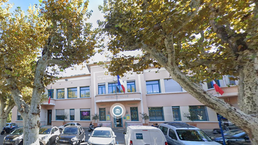 Bouches-du-Rhône : un maire mis en examen pour viols et violences placé en détention provisoire
L'édile reconnaît des "violences", selon son avocat, mais pas les "viols". Me Jérôme Gay dénonce une "surréaction" du parquet, estimant la détention abusive.