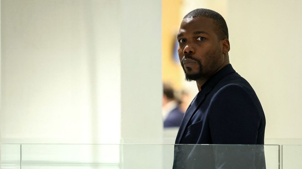 "C'était devenu personnel entre moi et Paul", déclare Mathias Pogba au procès de la séquestration de son frère
Le grand frère du footballeur, a été entendu mardi au procès de l'affaire Paul Pogba. Il n'est pas poursuivi pour séquestration, mais pour avoir mis la pression sur son frère dans les mois qui ont suivi, notamment en publiant deux vidéos compromettantes accusant Paul Pogba d'avoir tenté de marabouter Kylian Mbappé.