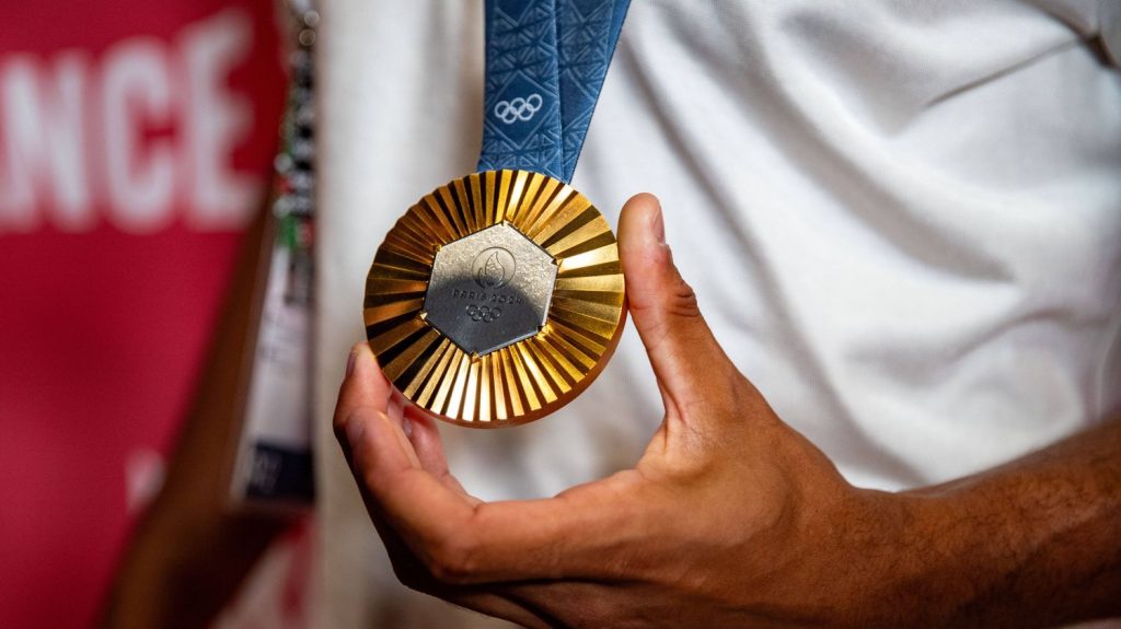 Paris 2024 : "La médaille d'or n'a eu aucun effet"... Face au désengagement des sponsors, les médaillés tricolores déchantent
Pour les médaillés d'or moins exposés des Jeux de Paris, la recherche de sponsors est plus difficile qu'ils ne l'avaient imaginée, dans un contexte économique compliqué.