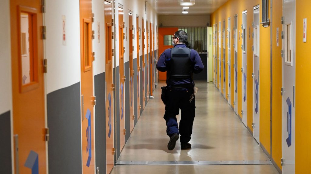 Directrice de la prison des Baumettes menacée de mort : deux suspects écroués pour tentative d'assassinat
Ils ont été interpellés près de la prison après s'être débarrassés d'un sac contenant une arme.
